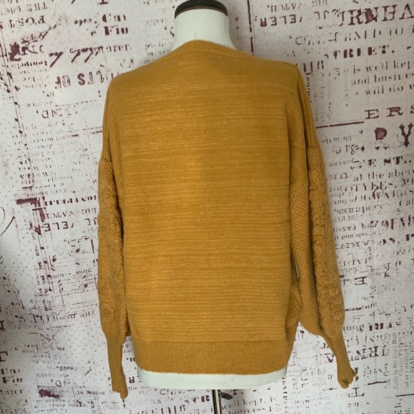 FLOWERS STITCHED PUFF SLEEVES KNIT SWEATER - Picture 6 of 7